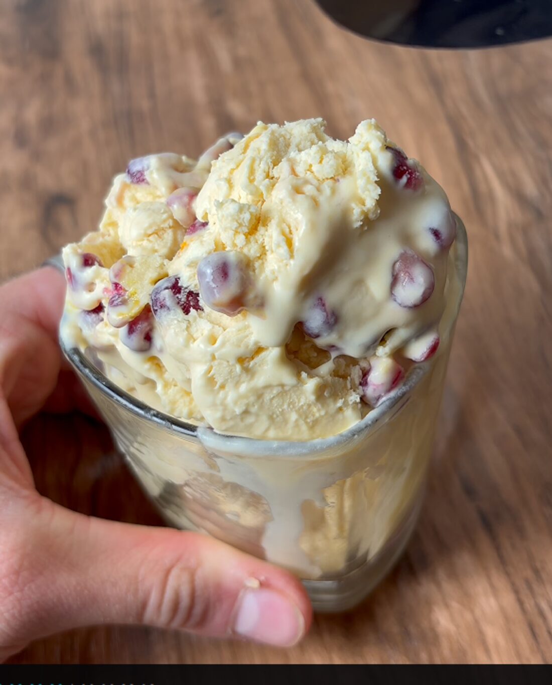 Bee pollen and pomegranate ice cream